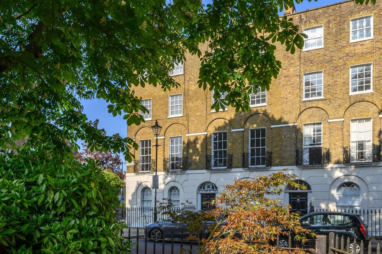 2 bed flat for sale — Canonbury Square, London, N1 2AL