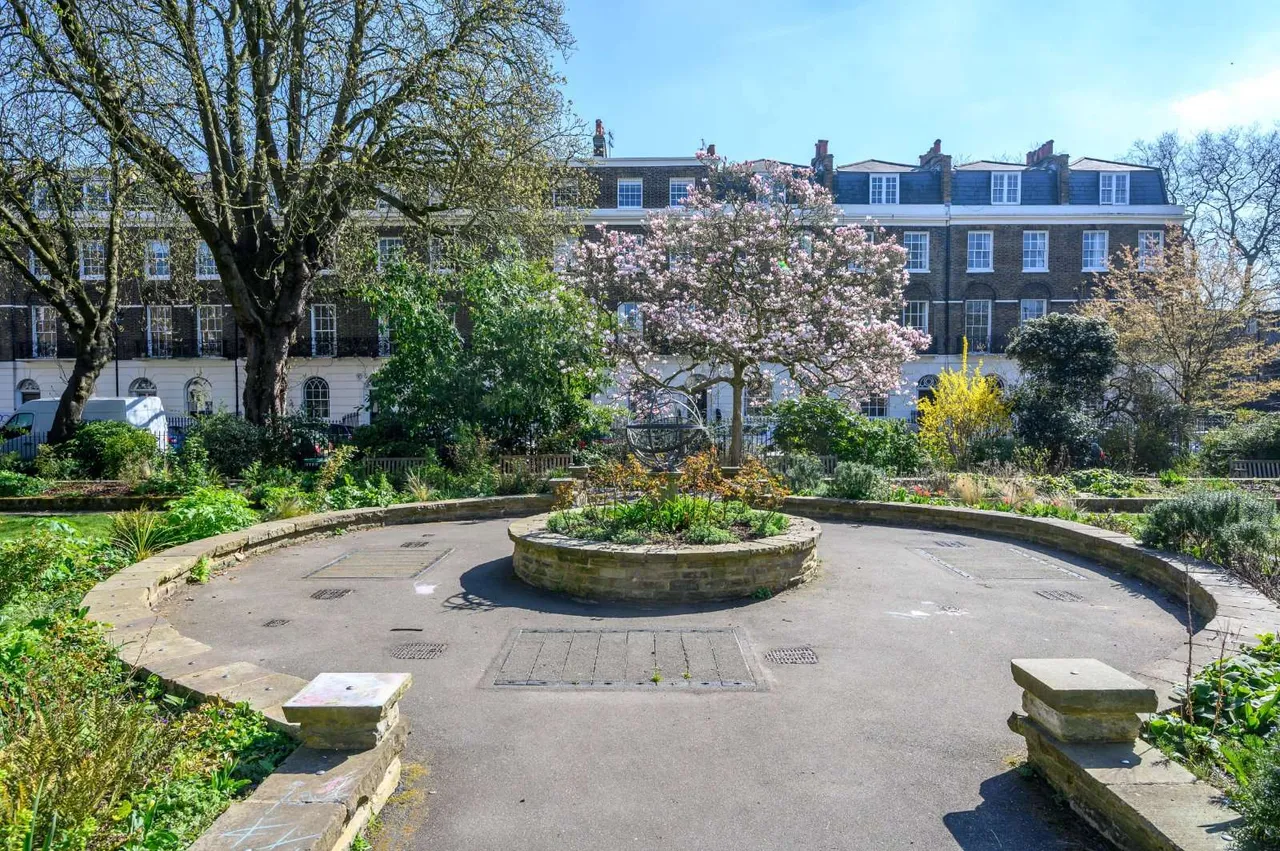 Canonbury Square, London, N1 2AL, photo 12
