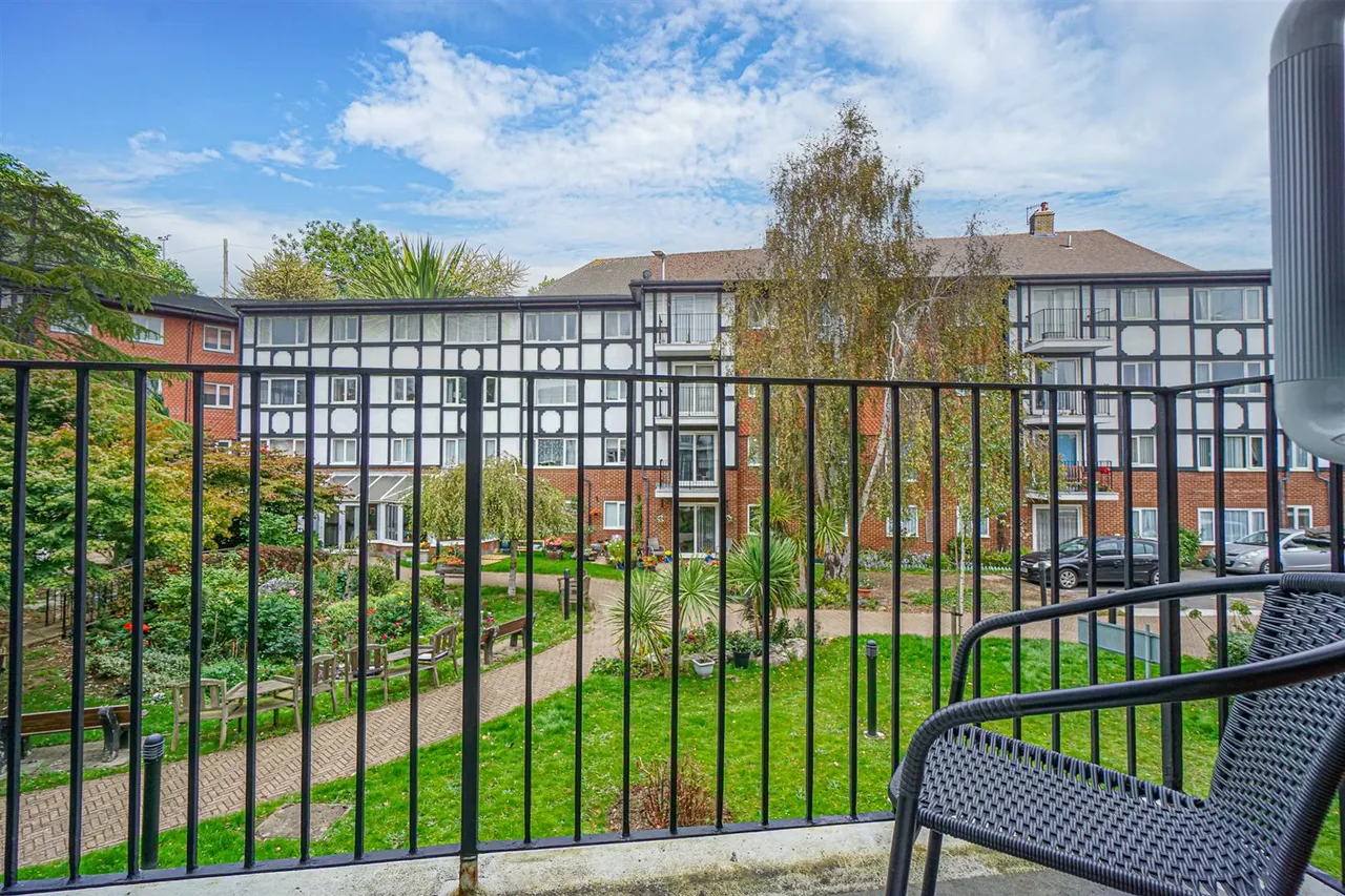 St. Helens Crescent, Hastings, photo 10
