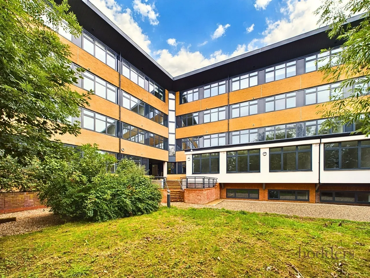 1 bed flat to rent, London Road, Staines-upon-Thames, TW18