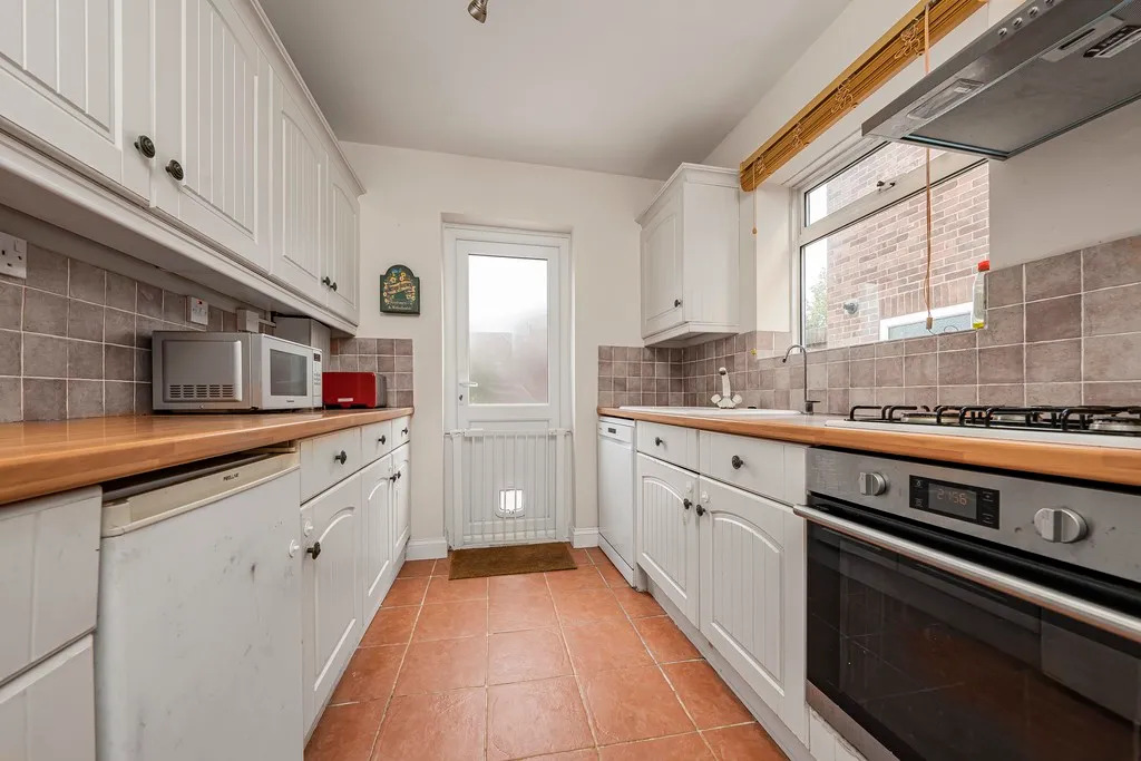 Peel Way, Hillingdon, UB8, photo 17