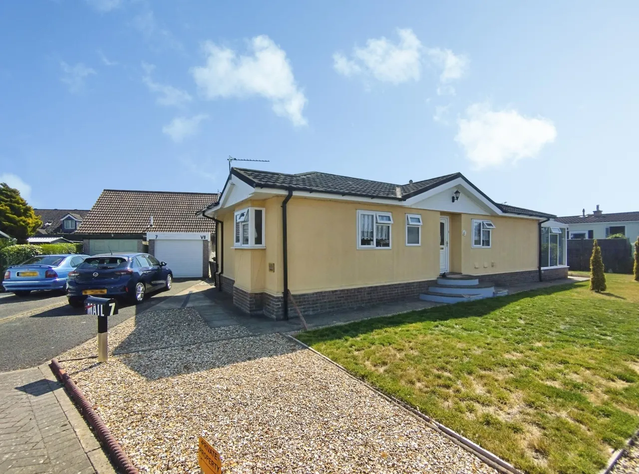 2 bed park home for sale, Kingfisher Drive, Skegness, PE25