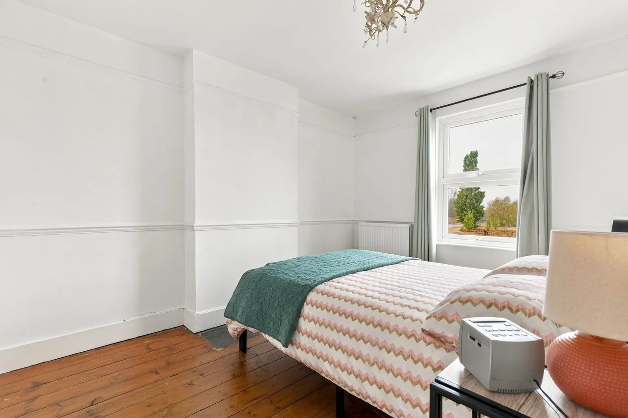 Woodthorpe Road, Ashford, TW15, photo 12