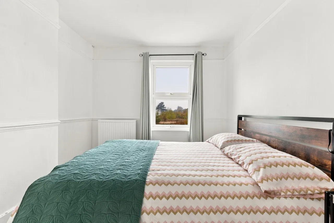 Woodthorpe Road, Ashford, TW15, photo 13