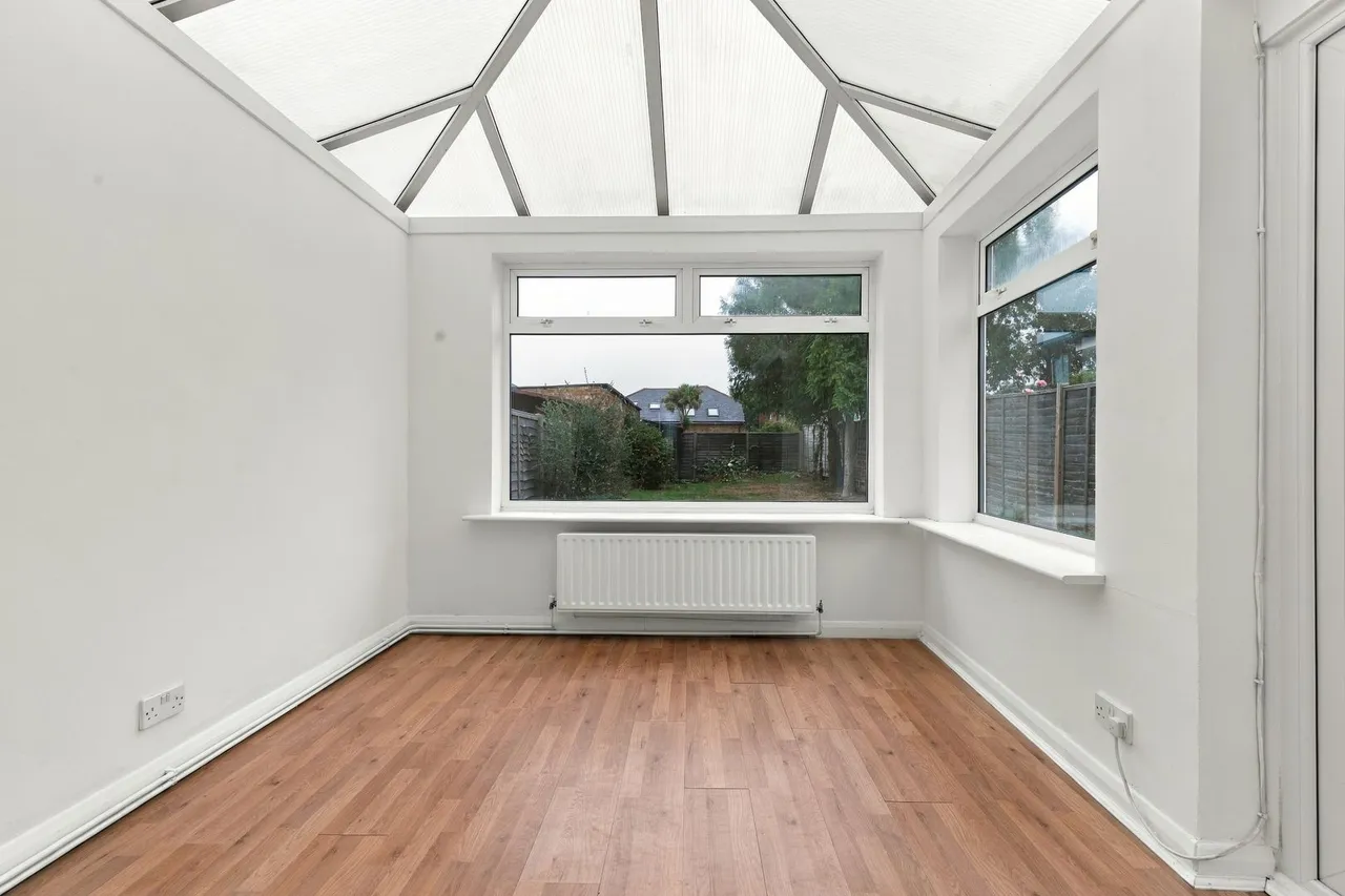 Woodthorpe Road, Ashford, TW15, photo 11