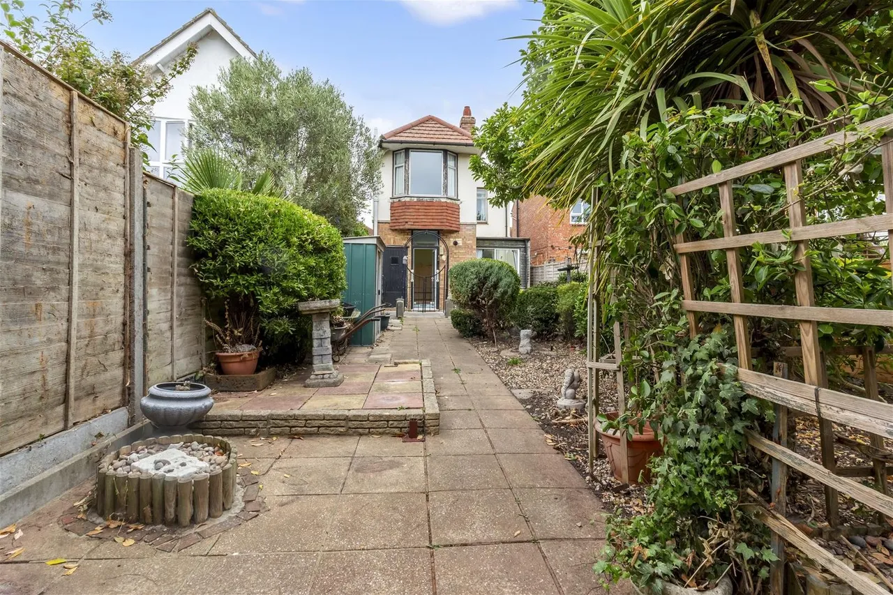 Pavilion Road, Worthing, photo 13