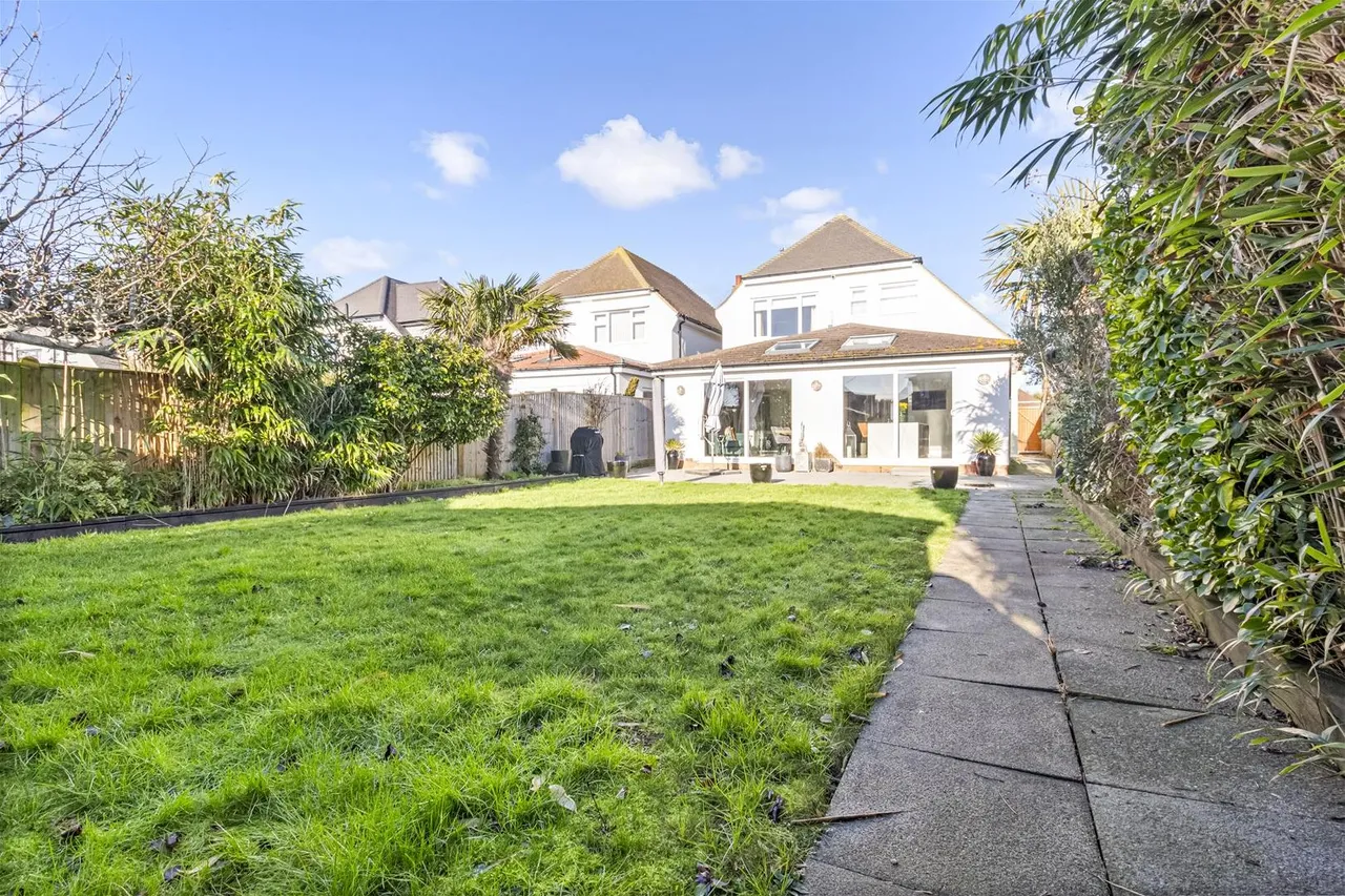 Alinora Crescent, Goring-By-Sea, Worthing, photo 36