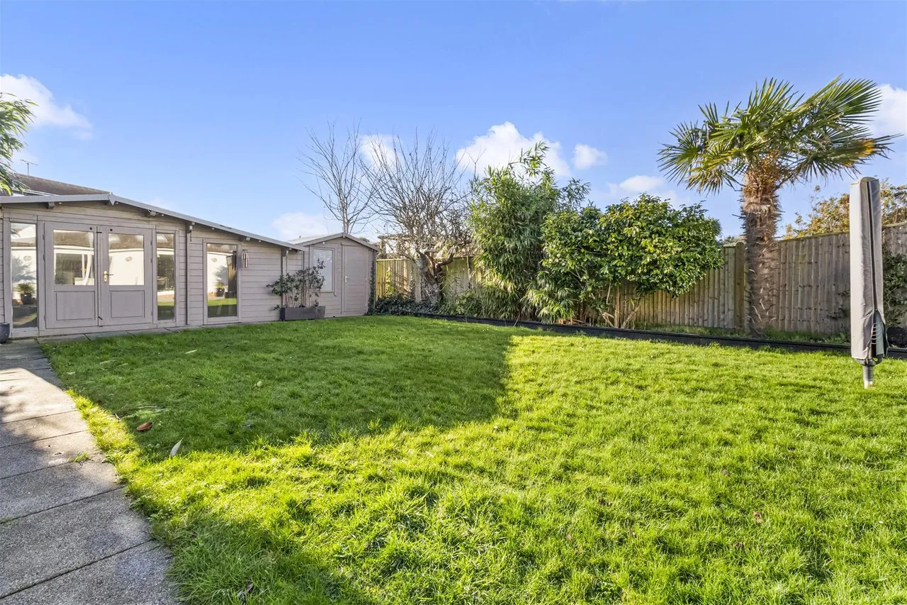 Alinora Crescent, Goring-By-Sea, Worthing, photo 18