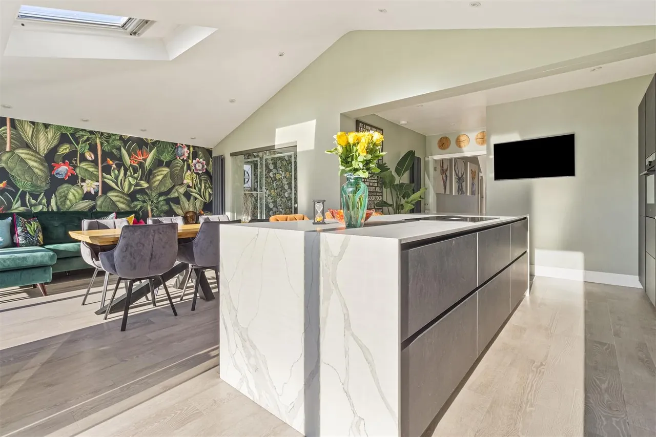 Alinora Crescent, Goring-By-Sea, Worthing, photo 8