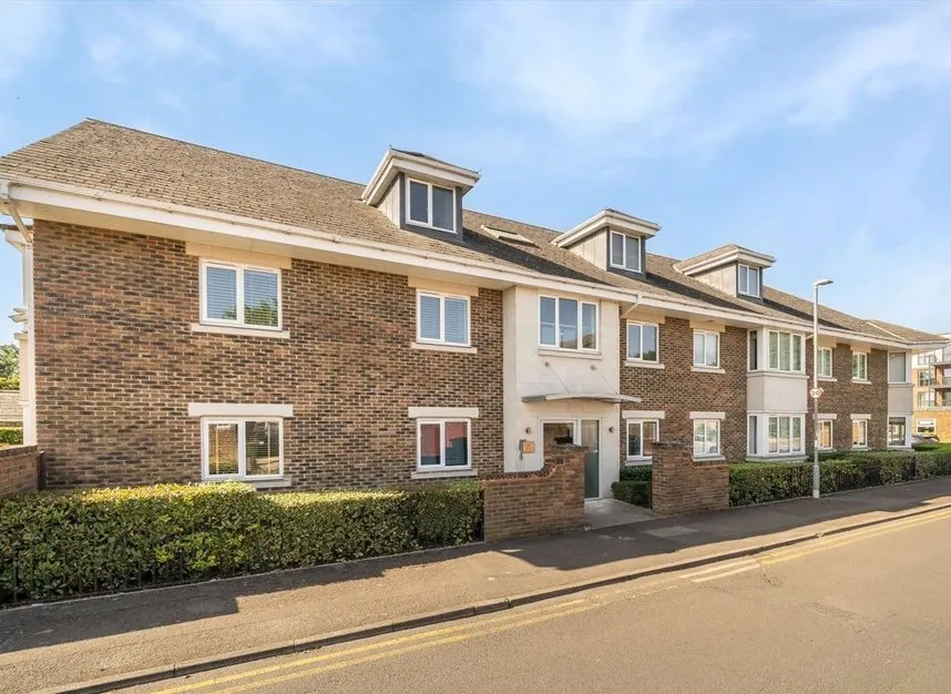 2 bed flat for sale — Britannia Road, Surbiton, KT5