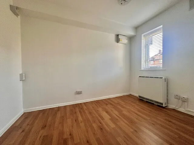 Mallards Court, Ley Street, IG1, photo 7