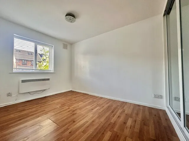 Mallards Court, Ley Street, IG1, photo 5