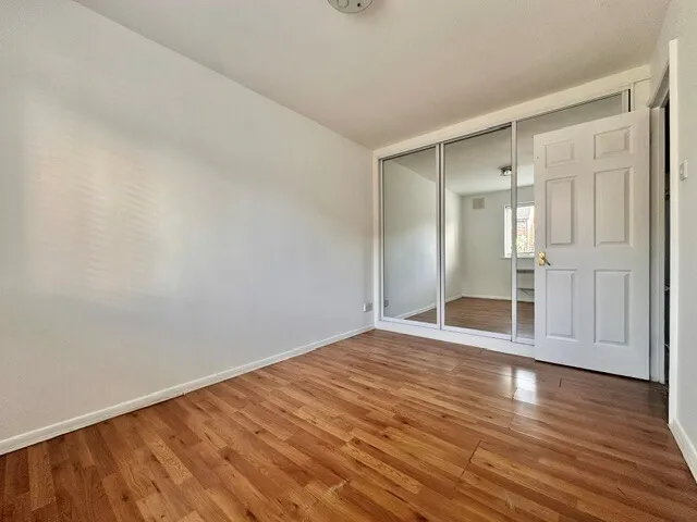 Mallards Court, Ley Street, IG1, photo 6