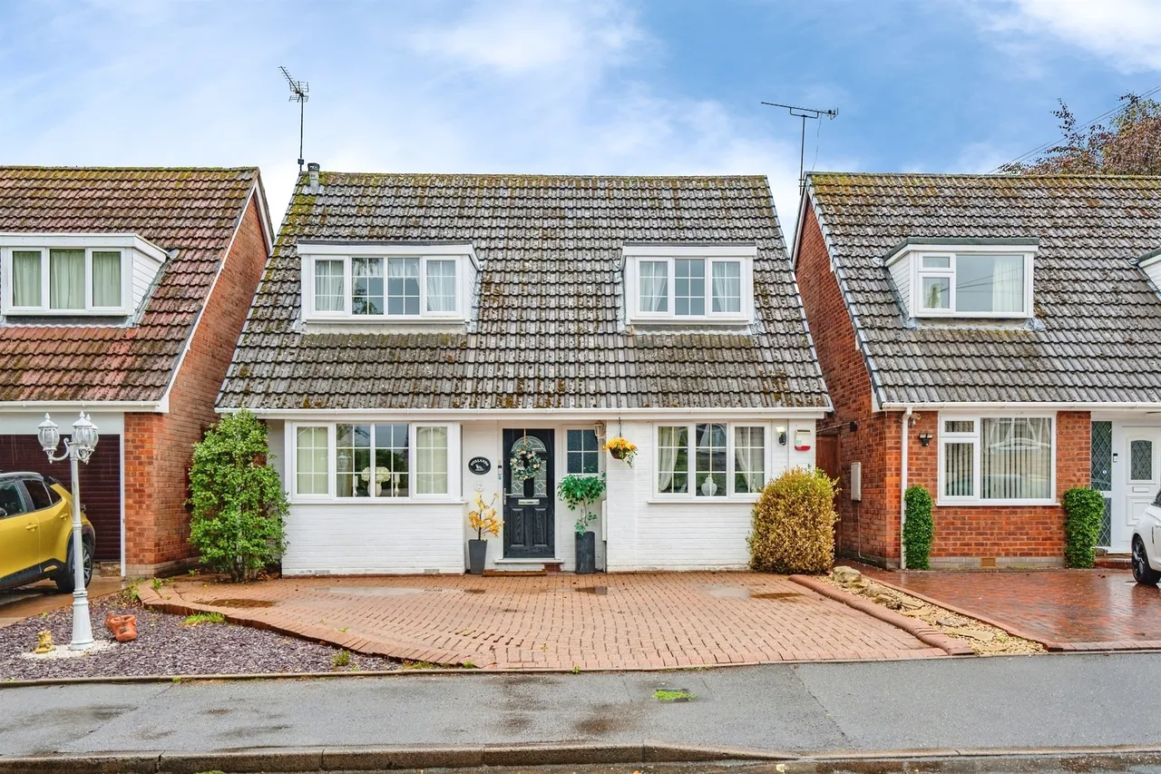 3 bed house for sale — Antler Drive, RUGELEY