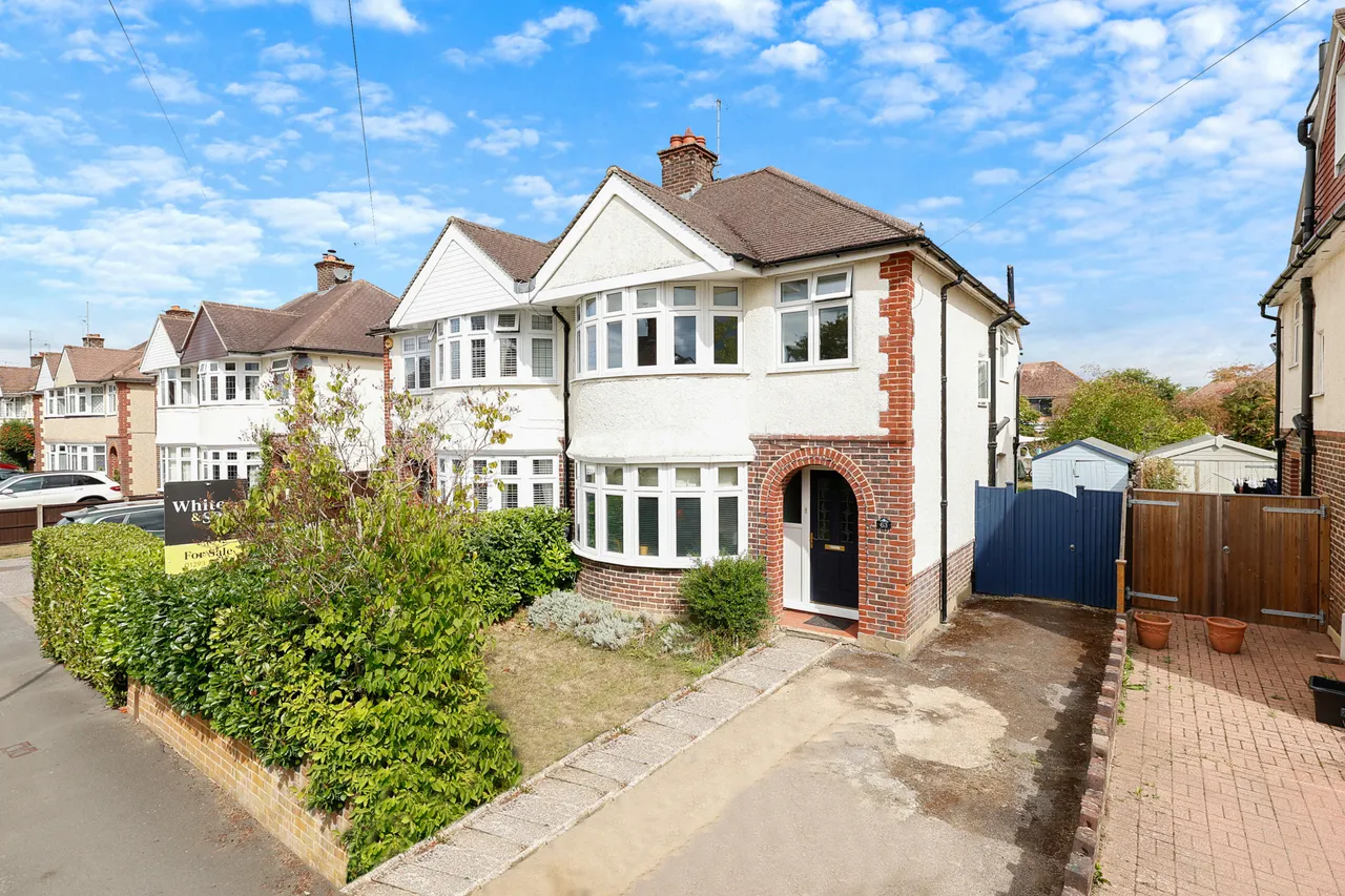 3 bed property for sale, Hevers Avenue, Horley, RH6