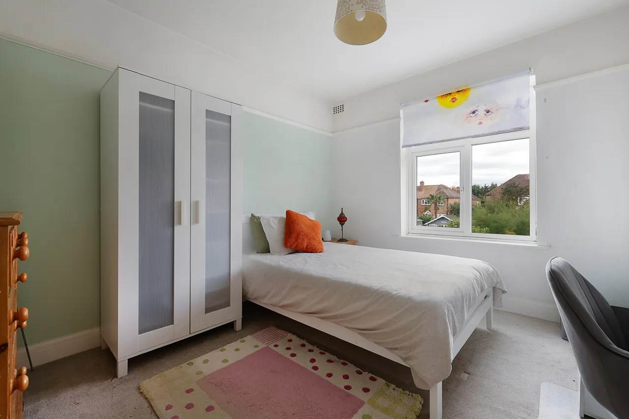 Hevers Avenue, Horley, RH6, photo 7
