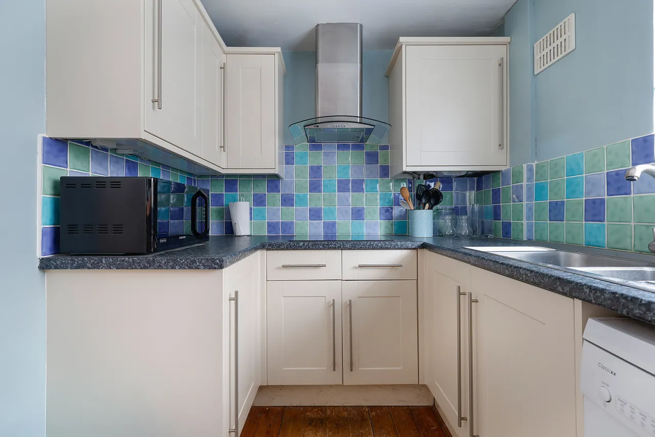 Hevers Avenue, Horley, RH6, photo 4