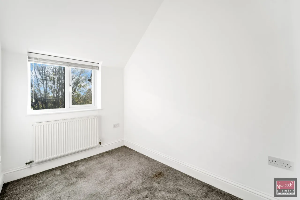 Chertsey Road, Ashford, photo 6