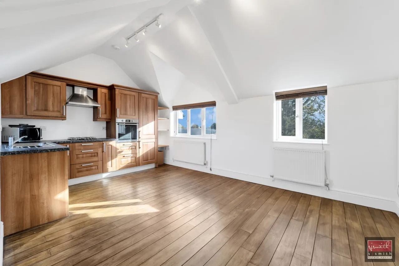 Chertsey Road, Ashford, photo 10