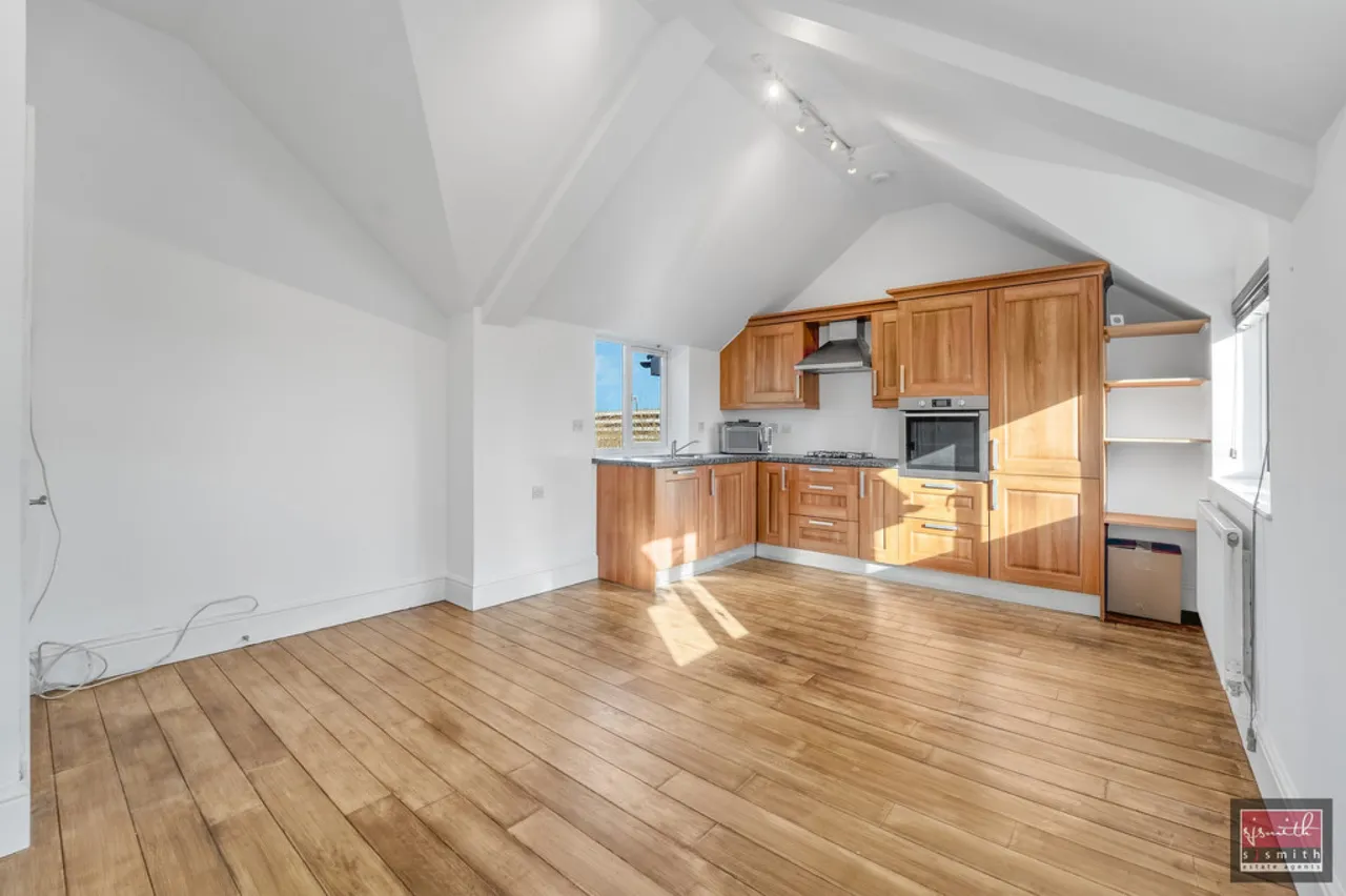 Chertsey Road, Ashford, photo 5