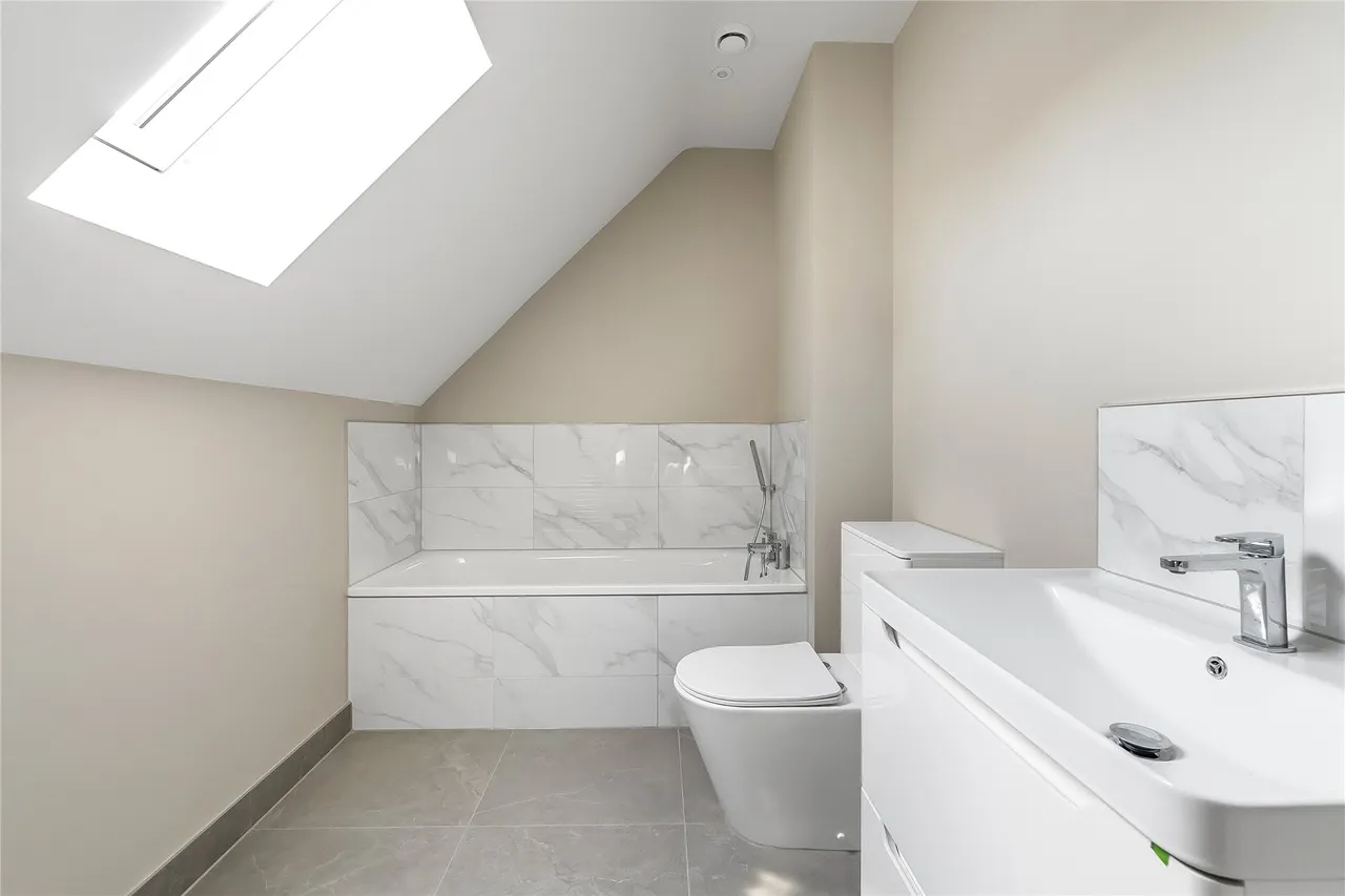 Orchard Road, Chessington, KT9, photo 17