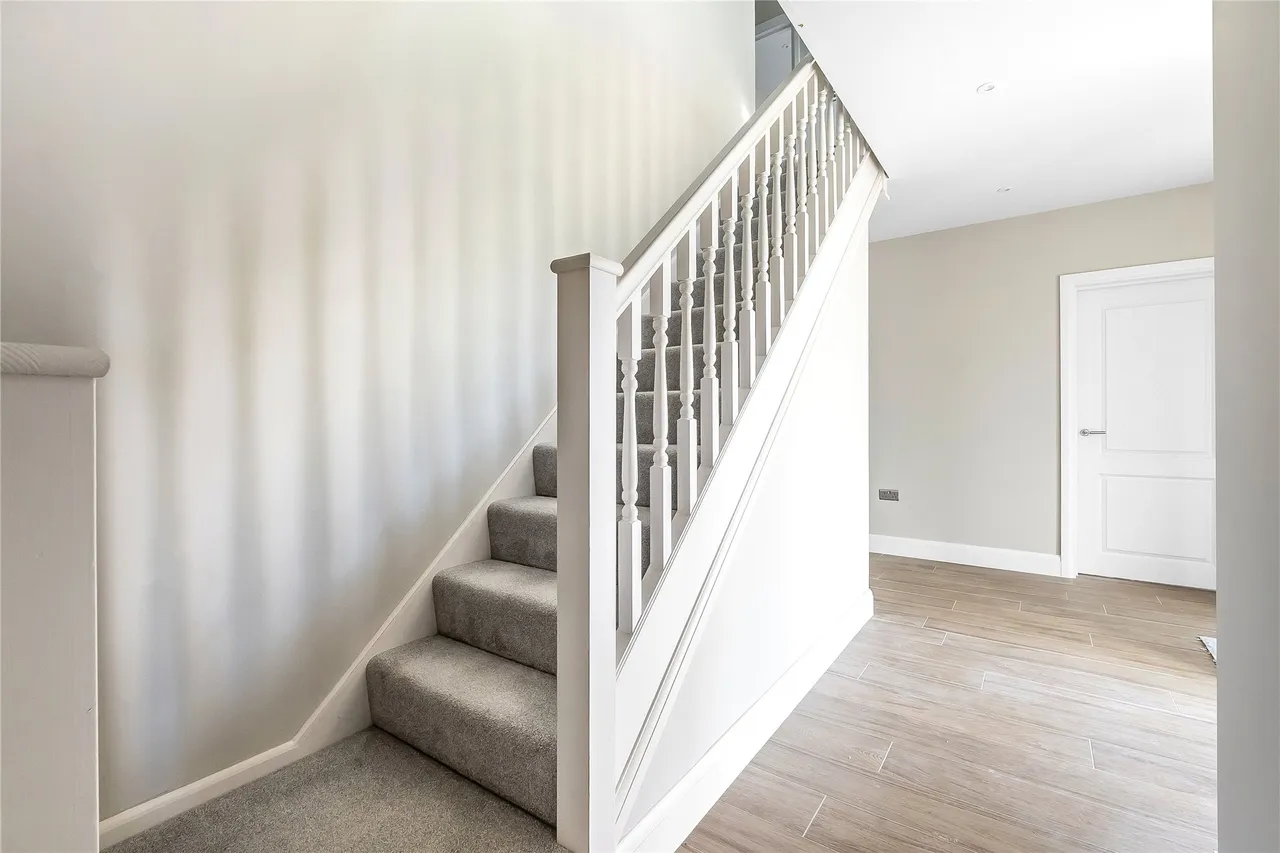Orchard Road, Chessington, KT9, photo 20