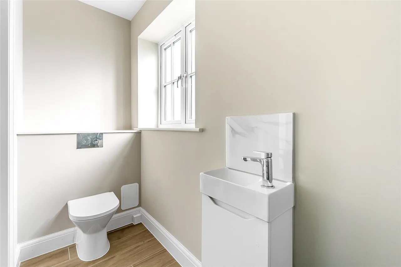 Orchard Road, Chessington, KT9, photo 10