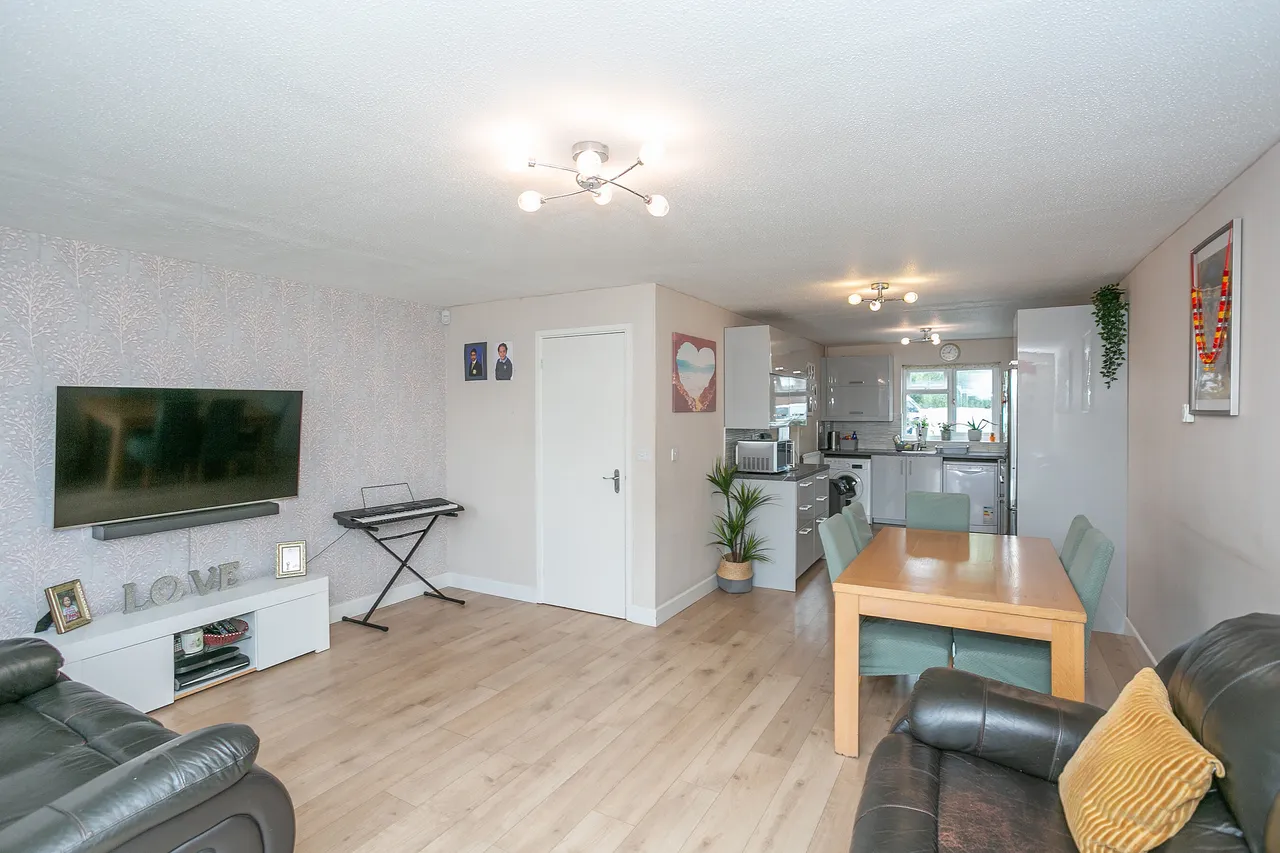 Bushey, WD23, photo 4