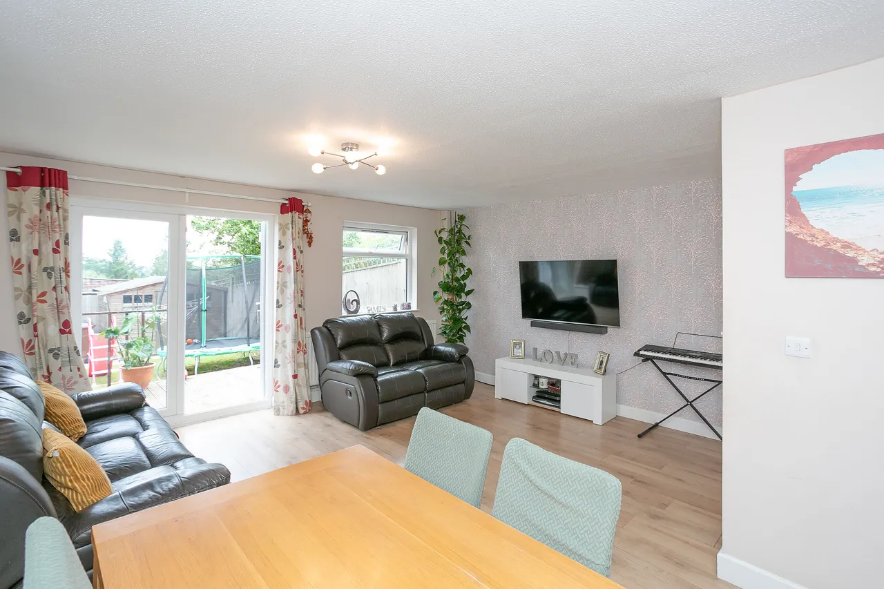 Bushey, WD23, photo 3