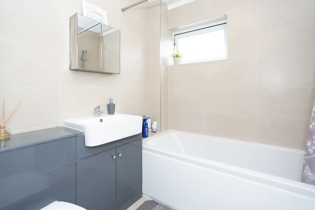 Bushey, WD23, photo 7