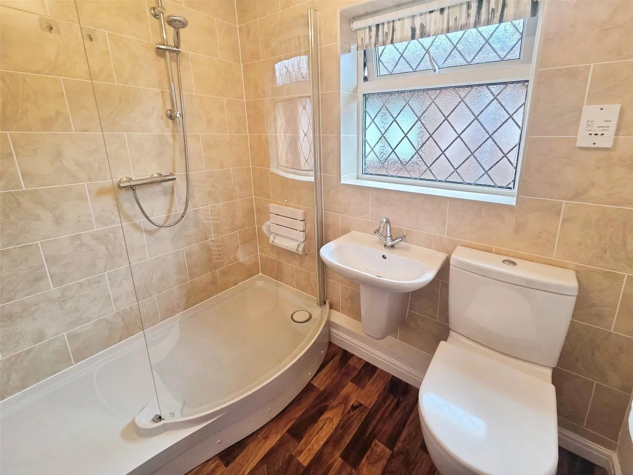 Vine Road, Great Sutton, CH66, photo 4