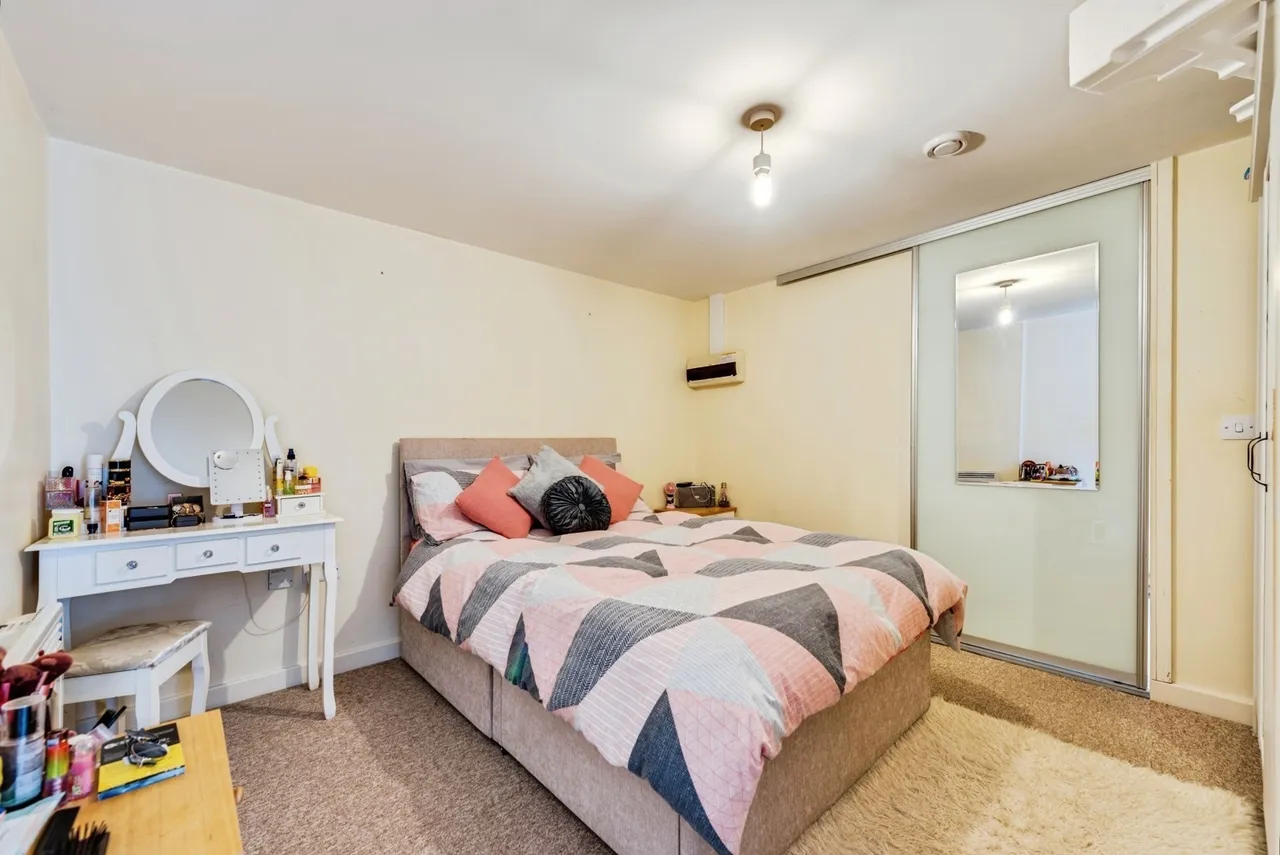 Beckhampton Street, Swindon, Wiltshire, SN1, photo 5