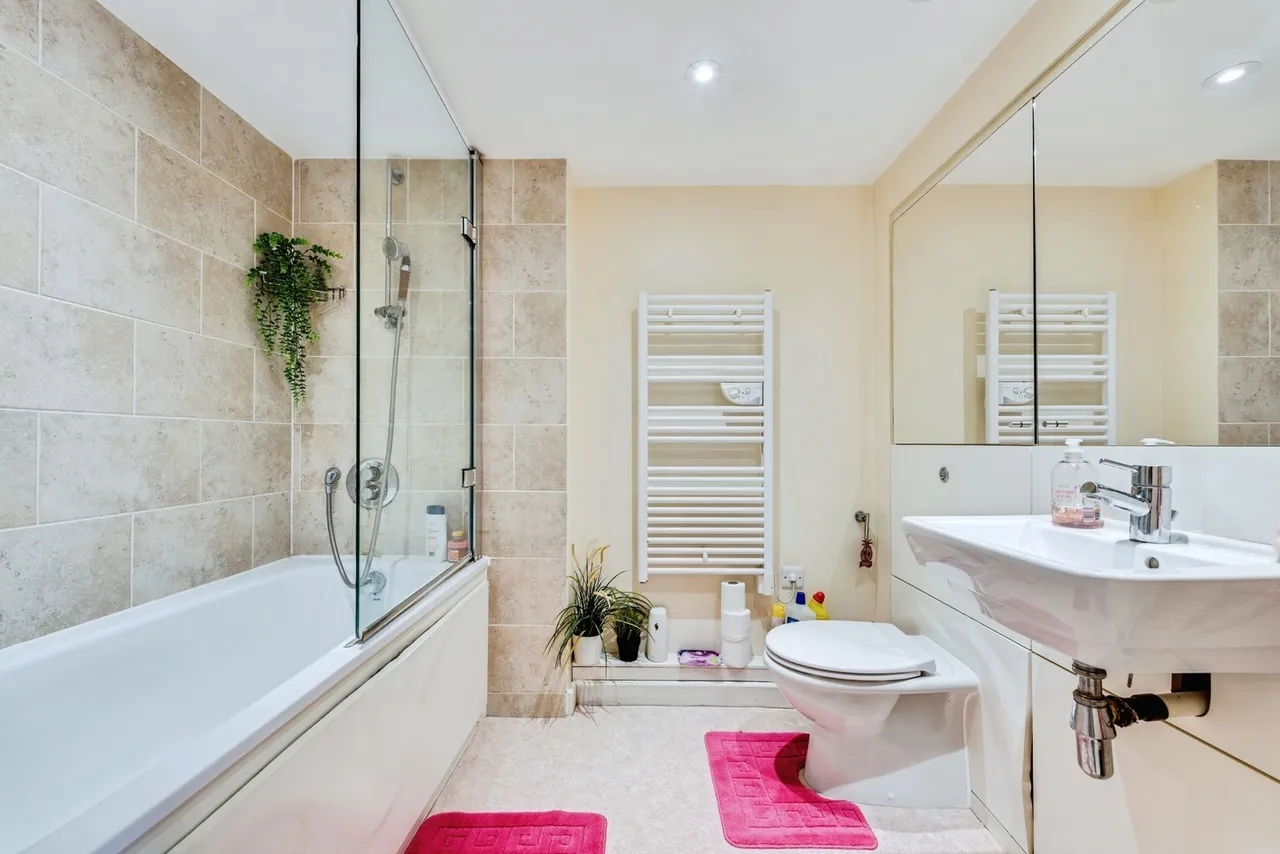 Beckhampton Street, Swindon, Wiltshire, SN1, photo 4