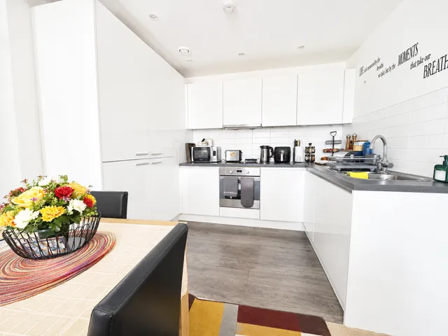 Queensway, Earlswood, RH1, photo 3