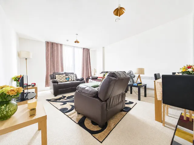 Queensway, Earlswood, RH1, photo 5