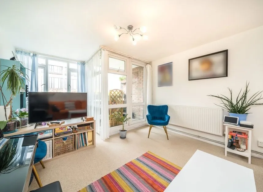 3 bed flat for sale — Carey Gardens, Battersea, SW8