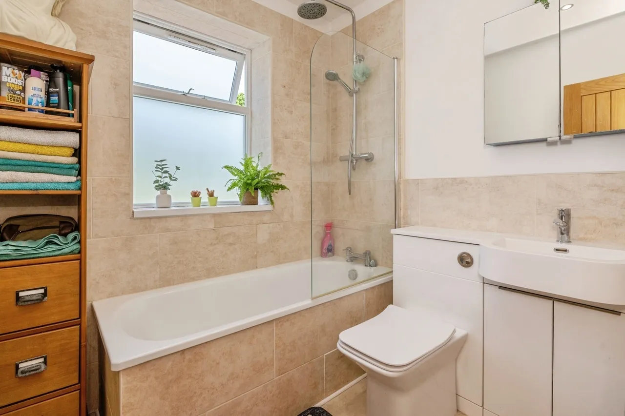 Laindon Common Road, Little Burstead, Billericay, Essex, CM12, photo 14