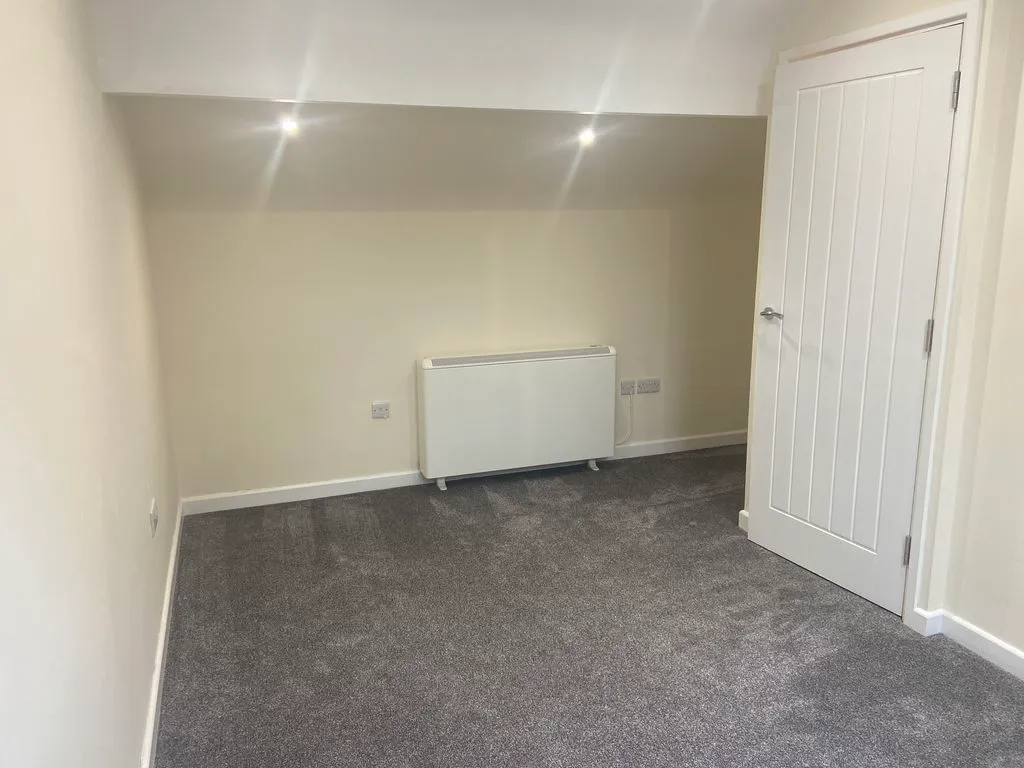 Smithy Bridge Road, Littleborough OL15 8QF, photo 9