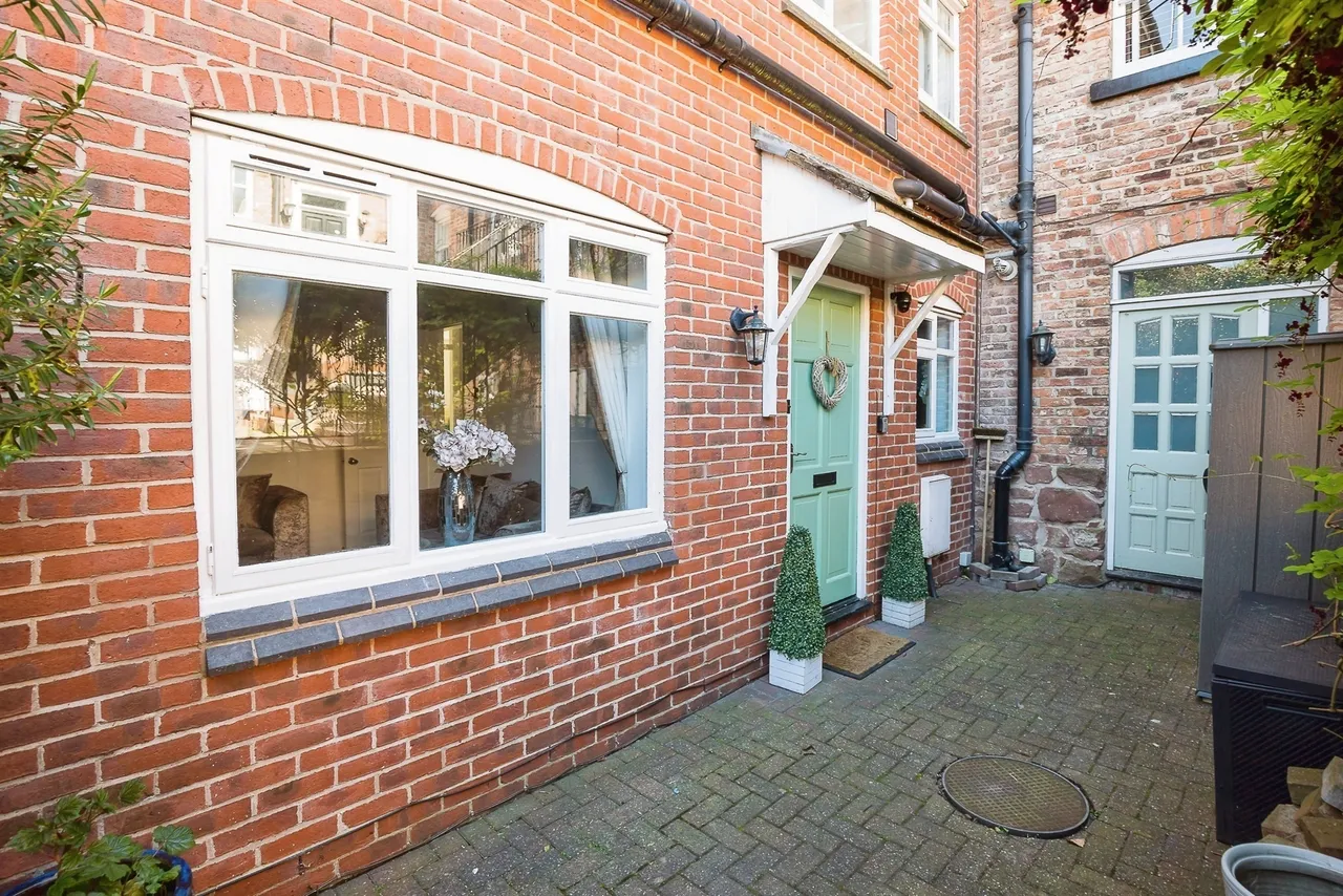 2 bed flat for sale — Blackfriars House, Black Friars, Chester