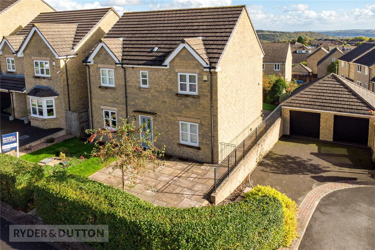 4 bed house for sale, Tennyson Avenue, Lindley, HD3
