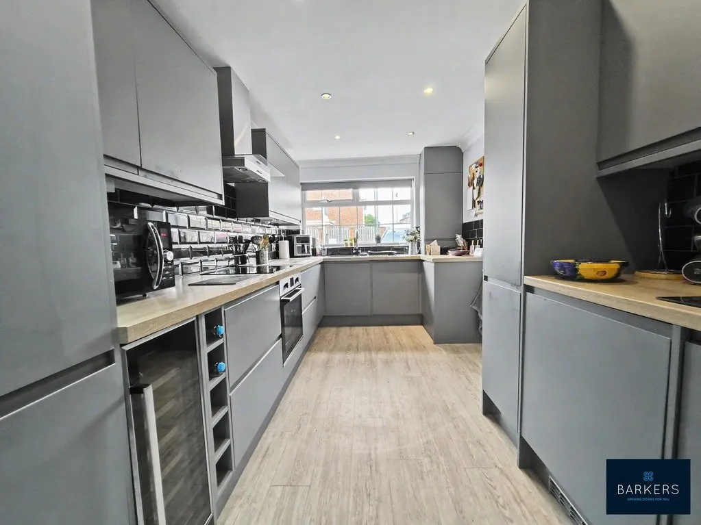 Elm Court, Birkenshaw BD11 2PF, photo 4