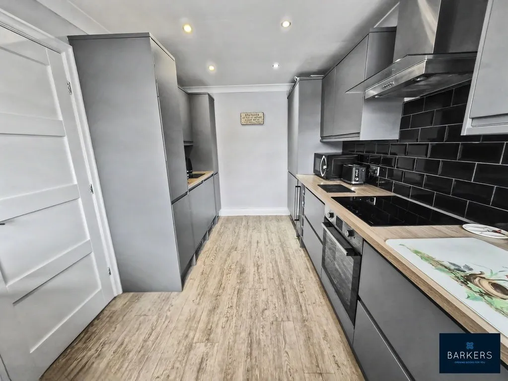 Elm Court, Birkenshaw BD11 2PF, photo 6