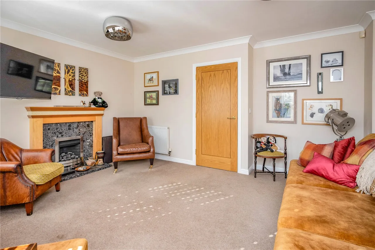 Newton Square, Bromsgrove, Worcestershire, B60 3GB, photo 4