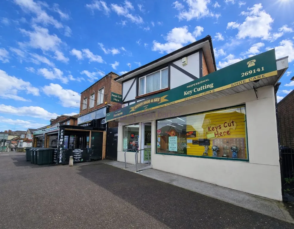 4 bed house for sale — Wimborne Road, Kinson, Bournemouth, BH10 7AS
