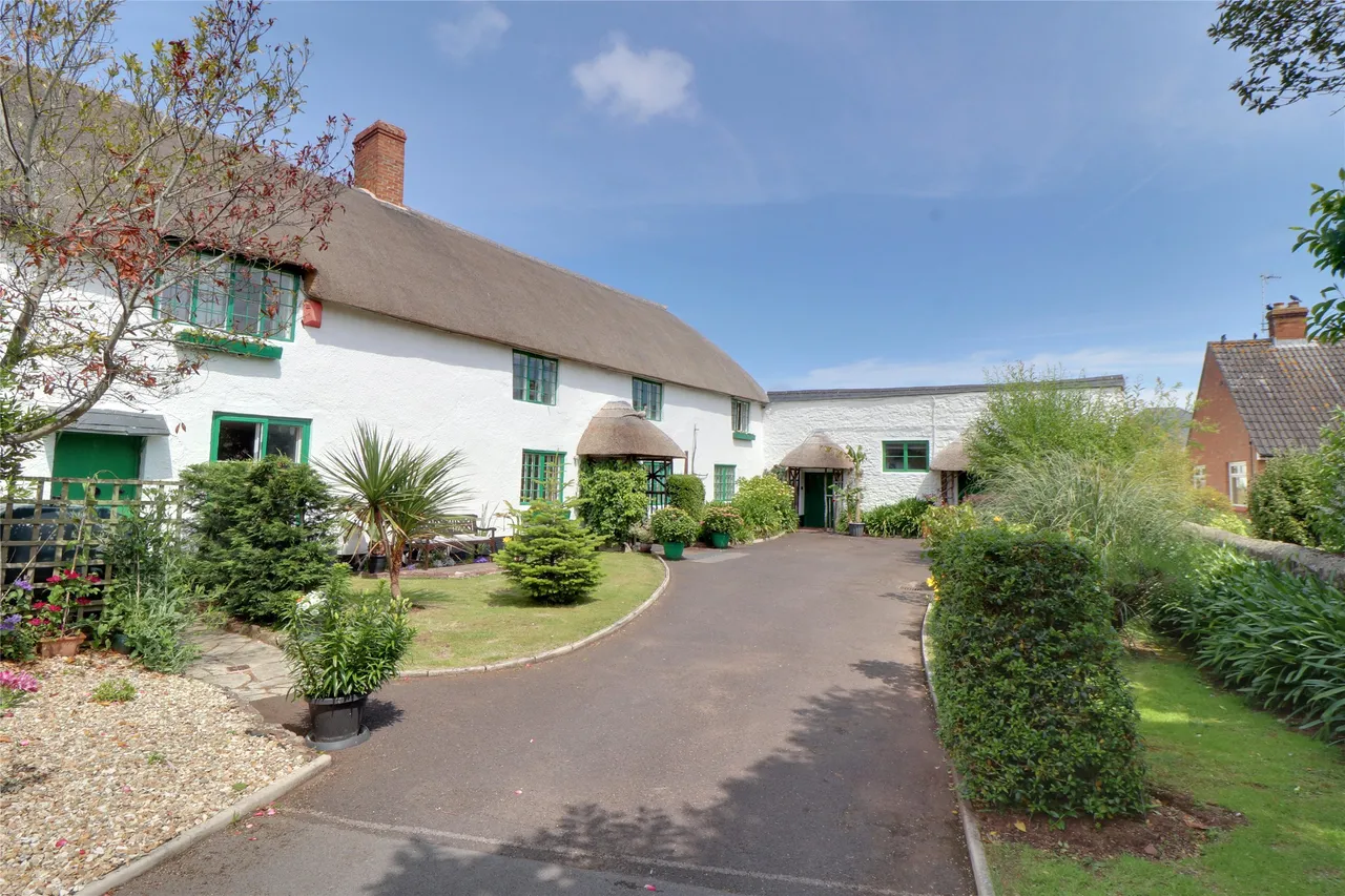 5 bed house for sale, Combeland Road, Alcombe, TA24
