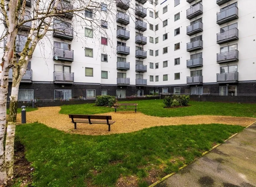2 bed flat for sale — Prince Regent Road, Hounslow, TW3