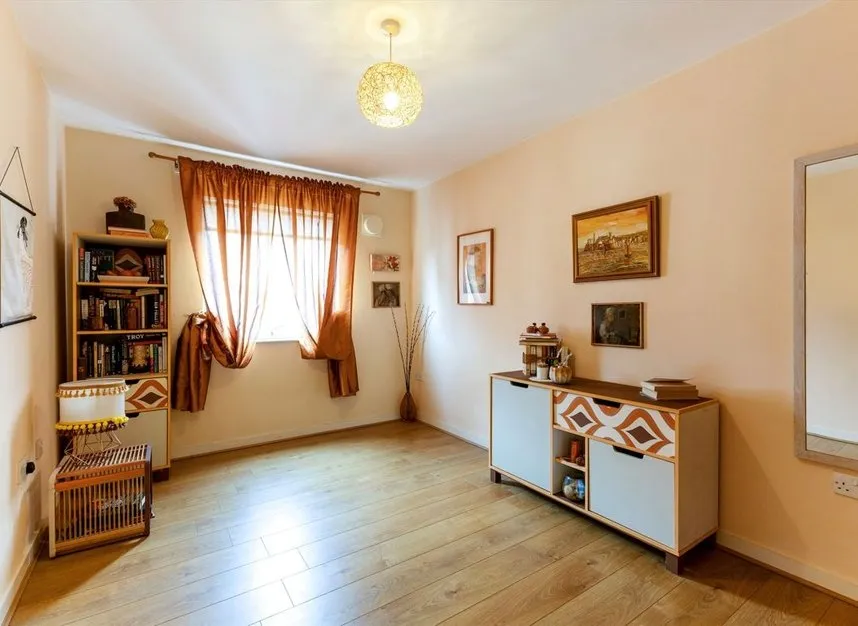 Prince Regent Road, Hounslow, TW3, photo 5