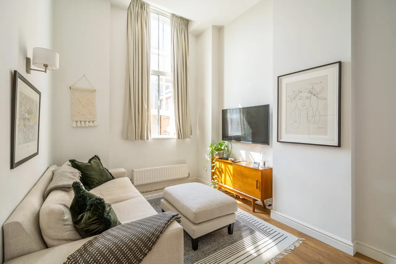 2 bed flat for sale — 330 Garratt Lane, London, SW18