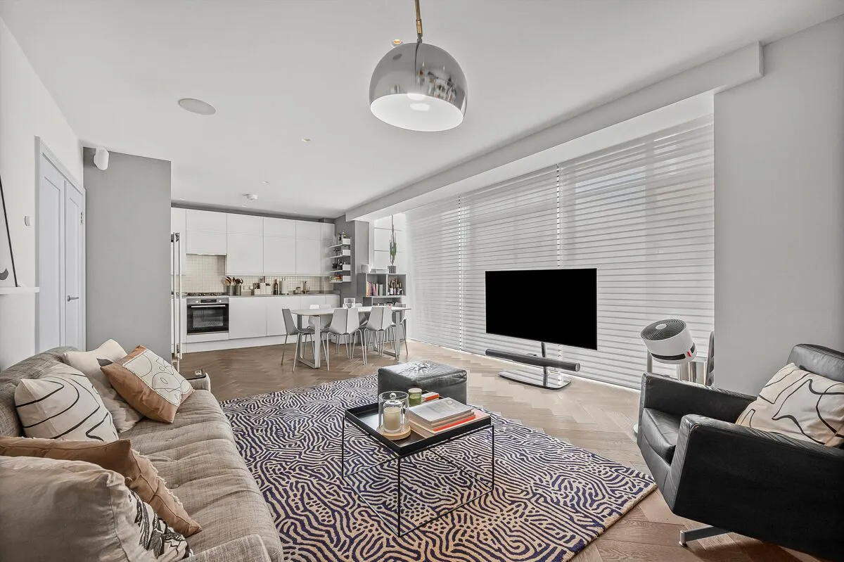 2 bed flat for sale, Roy Square, London, E14