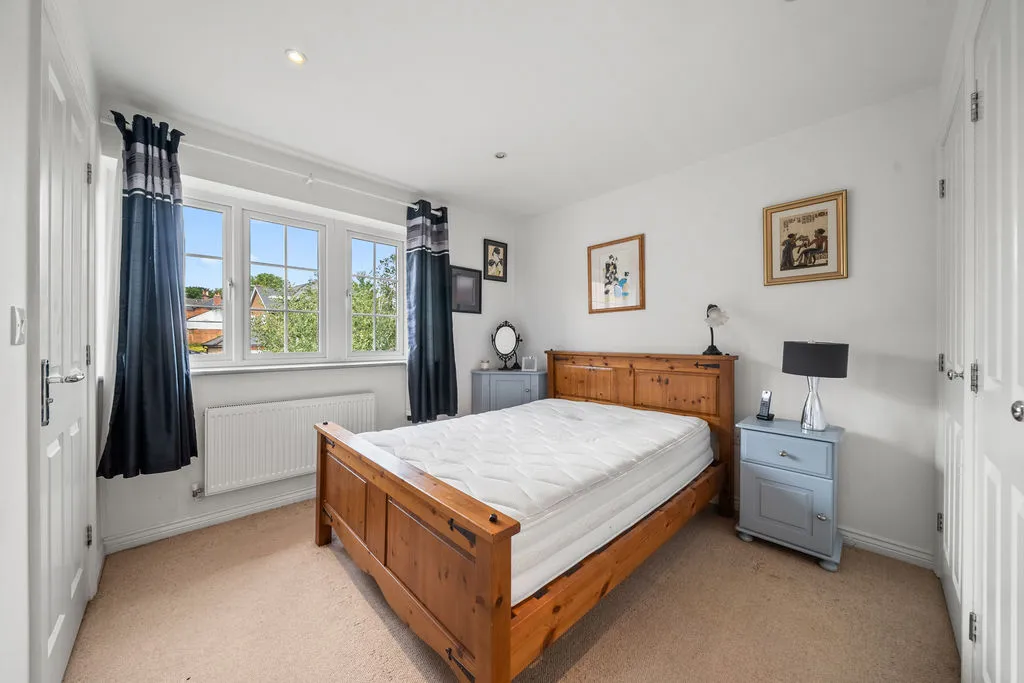 Doresa Close, Addlestone KT15 1AB, photo 7